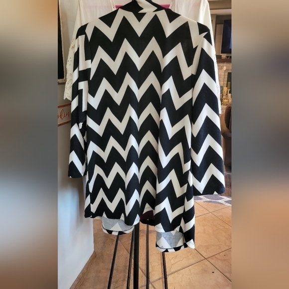 MOA Moa Black and White open front cardigan. Size 1X - Picture 2 of 10